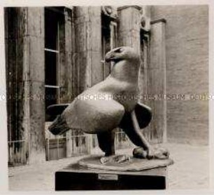Essen, Museum Folkwang, Bildhauer Philipp Harth, Figur "Adler"