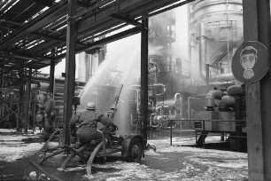 Brandunglück bei Reparaturarbeiten an einer stillgelegten Crackanlage auf dem Gelände der Esso-Raffinerie