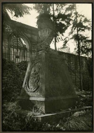 Friedhof. Grabmal