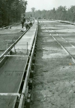 Herstellung Autobahn-Deckenlos, 1953
