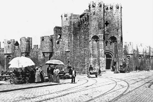 Gent, Château des Comtes de Flandre (Gravensteen), Vorburg mit Place Ste-Pharaïlde