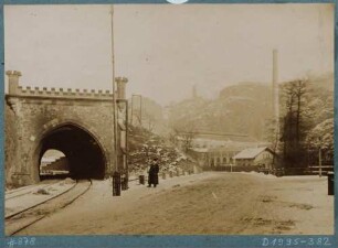 Der Eisenbahntunnel im Plauenschen Grund bei der Felsenkellerbrauerei nach Norden