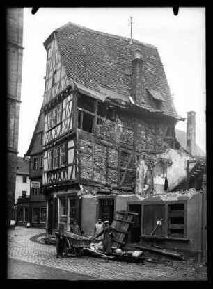 Mühlenstraße 6 (Metzgerei Strauss) neben den abgebrannten Gebäuden