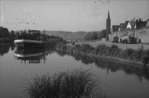 Karlstadt: Mainkanal mit Schleppkahn