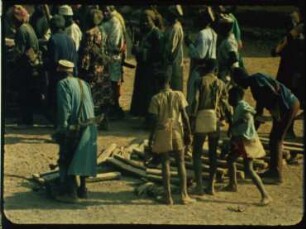 Tikar (Äquatorialafrika, Kameruner Grasland) - Totengedenkfest für die Königsmütter in Oku - 9. Die Militärgesellschaft Nfuh