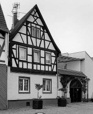 Hochheim am Main, Rathausstraße 13