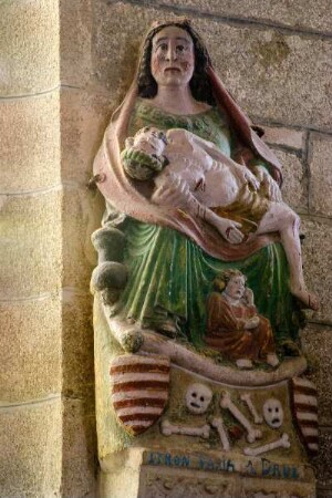 Frankreich. Bretagne. Cotes d Armor. Locarn. Eglise Saint Hernin. Pieta 17 Jahrhundert