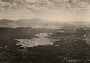 Lausitzer Gebirge. Blick vom Hochwald zum Jeschken