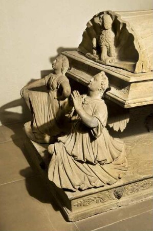 Tischgrabmal für Pfalzgräfin Elisabeth von Pfalz-Veldenz-Lauterecken — Stützfiguren des Tischgrabmals für Pfalzgräfin Elisabeth von Pfalz-Veldenz-Lauterecken