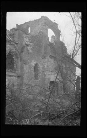 Craonne (Dep. Aisne, Frankreich): "Ruinen" einer Kirche (?) (Nahaufnahme)