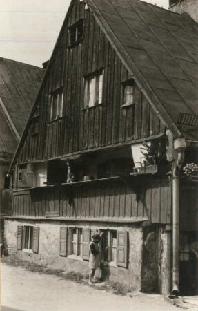 München. Wohnhaus mit Galerie und verbrettertem Giebel