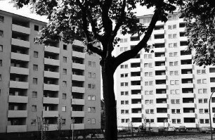 Freiburg i. Br.: Wohnblock am Bahnhof Herdern