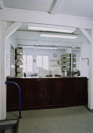 Sächsische Landesbibliothek - Staats- und Universitätsbibliothek Dresden. Zweigbibliothek Wirtschaftswissenschaften. Baracke 19/20. Ausleihtheke