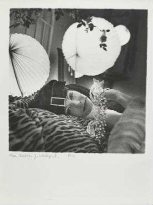 Mrs. Melvin J. Lasky. (Modeaufnahme mit Brigitte Newiger-Lasky)