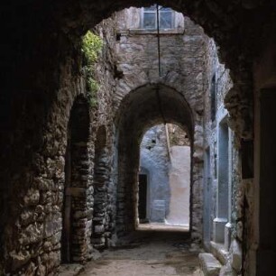 Chios Mestá. Tunnelgasse in dem Bauernfestungsdorf Mestá in den Mastichochória