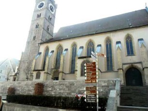 Stadtkirche - Ansicht über Traufseite Nord vom Markt (Kirchturm spätromanisch - Langhaus gotisch neu erbaut)
