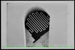 Rasterelektronenmikroskop (REM)-Aufnahme einer Heizmäander-Mikrostruktur des Instituts für Mikrostrukturtechnik (IMT)