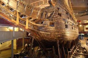 Stockholm - Schiff "Vasa" im Museum : Rumpf des Schiffes Vasa im Museum, aufgenommen 2006 in Stockholm