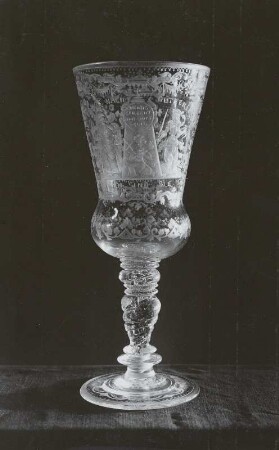 Pokal mit allegorischen Darstellungen