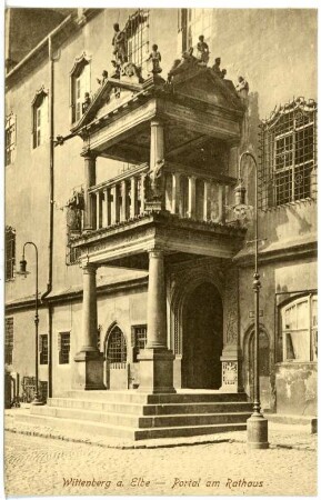 Wittenberg. Portal am Rathaus