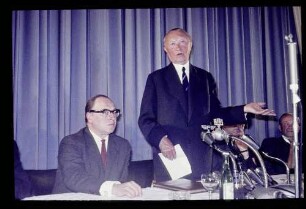 Kanzler-Pressekonferenz 7.5.62.