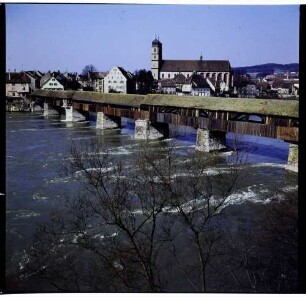 Bad Säckingen: alte Holzbrücke und Fridolinmünster
