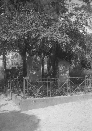 Grabstätte Ludwig Uhlands und seiner Ehefrau Emilie, geb. Vischer