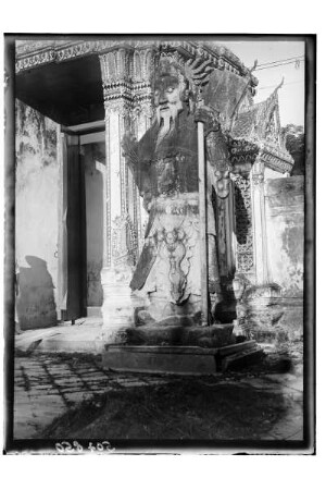Wächterfigur : Thailand. Ein Torwächter in einem Tempel, 1908/1913