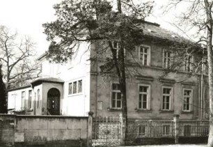 Dresden-Neustadt, Nordstraße 7 / Ecke Zittauer Straße. Wohnhaus (1851/1900). Straßenansicht mit Einfriedung