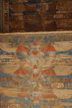 Farbige Decke im Tempelkomplex von Medinet Habu/Luxor