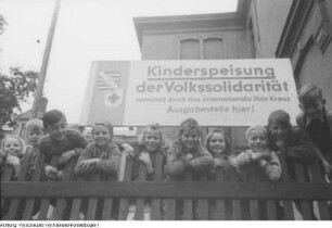Internationales Rotes Kreuz. Kinderspeisung durchgeführt von der Volkssolidarität, 1949