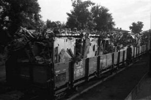 Traian Sat: Eisenbahnwagen mit Flugzeugschrott