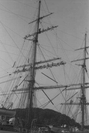 Kiel: Segelschulschiffe, Matrosen üben am Masten