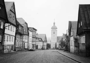 Böhmisch Kamnitz (Ceska Kamenice/Tschechische Republik). Ansicht der Neuen Straße in Böhmisch Kamnitz, im Hintergrund Turm der Dekanatskirche St.-Jakob, in früheren Jahrhunderten einer der Wachttürme der Stadtmauer : Böhmisch Kamnitz (Ceska Kamenice/Tschechische Republik). Ansicht der Neuen Straße in Böhmisch Kamnitz, im Hintergrund Turm der Dekanatskirche St.-Jakob, in früheren Jahrhunderten einer der Wachttürme der Stadtmauer