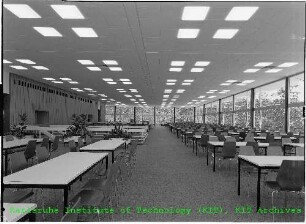 Blick in den leeren Speisesaal der neuen Kantine (KANT)
