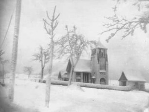 Zinnwald (Altenberg-Zinnwald-Georgenfeld). Ortsteilansicht mit Pfarrkirche