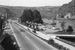 Oberwesel: B 9 und Rhein, Richtung Norden