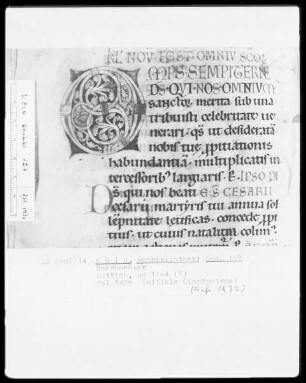 Sakramentar der Diözese Lüttich, fol. 143v, Initiale O(mnipotens)