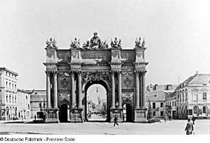 Potsdam. Brandenburger Tor. Feldseite