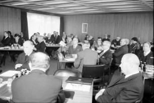 Freiburg: Katholische Akademie, Teilnehmer im Konferenzsaal
