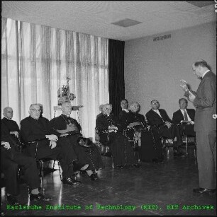 Besuch von Dr. Hermann Schäufele (Erzbischof von Freiburg) am Kernforschungszentrum Karlsruhe (KfK)