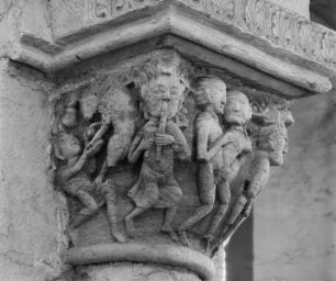 Kapitell mit Löwenbändiger, Musikant, Luxuria und Akrobaten