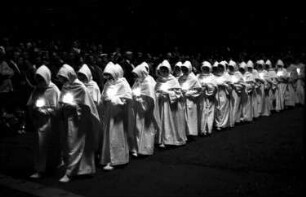 Basel (Schweiz): Sternsinger-Prozession Wettingen; zwei Sonntage vor Weihnachten