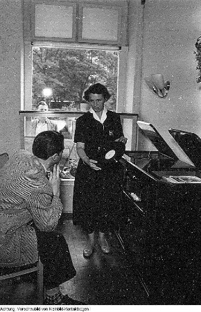 Dresden-Neustadt, Alaunstraße 49. Laden "Die Schallplatte". Januar/August 1957