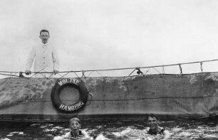 Hochseepassagierdampfer "Moltke" der Hapag Hamburg (Hamburg-Amerika-Linie). Schwimmbassin auf einem Sonnendeck