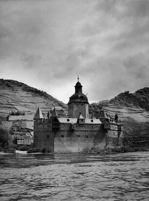 Kaub. Burg Pfalzgrafenstein (Gründung 1326/1327, Umbau 1607) auf der Insel Falkenau im Rhein