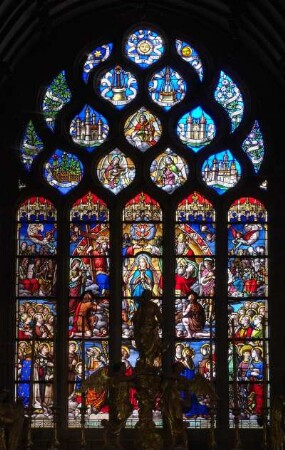 Frankreich. Bretagne. Finistere. Point Croix. Collegiale Notre Dame de Roscudon. Buntglasfenster hinter dem Altar