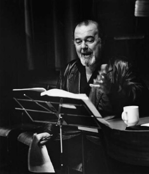 Sir Peter Hall (1930-2017; britischer Theater- und Filmregisseur). London, 1992