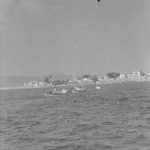 Fischerboote im Hafen von Nessebar. Heimkehrende Küstenfischer auf dem Schwarzen Meer, an der Bucht von Burgas