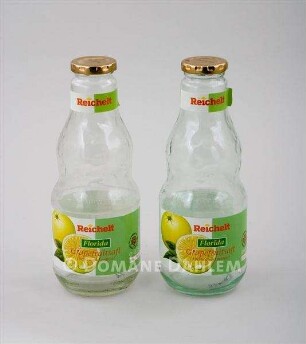 Zwei Flaschen für Grapefruitsaft